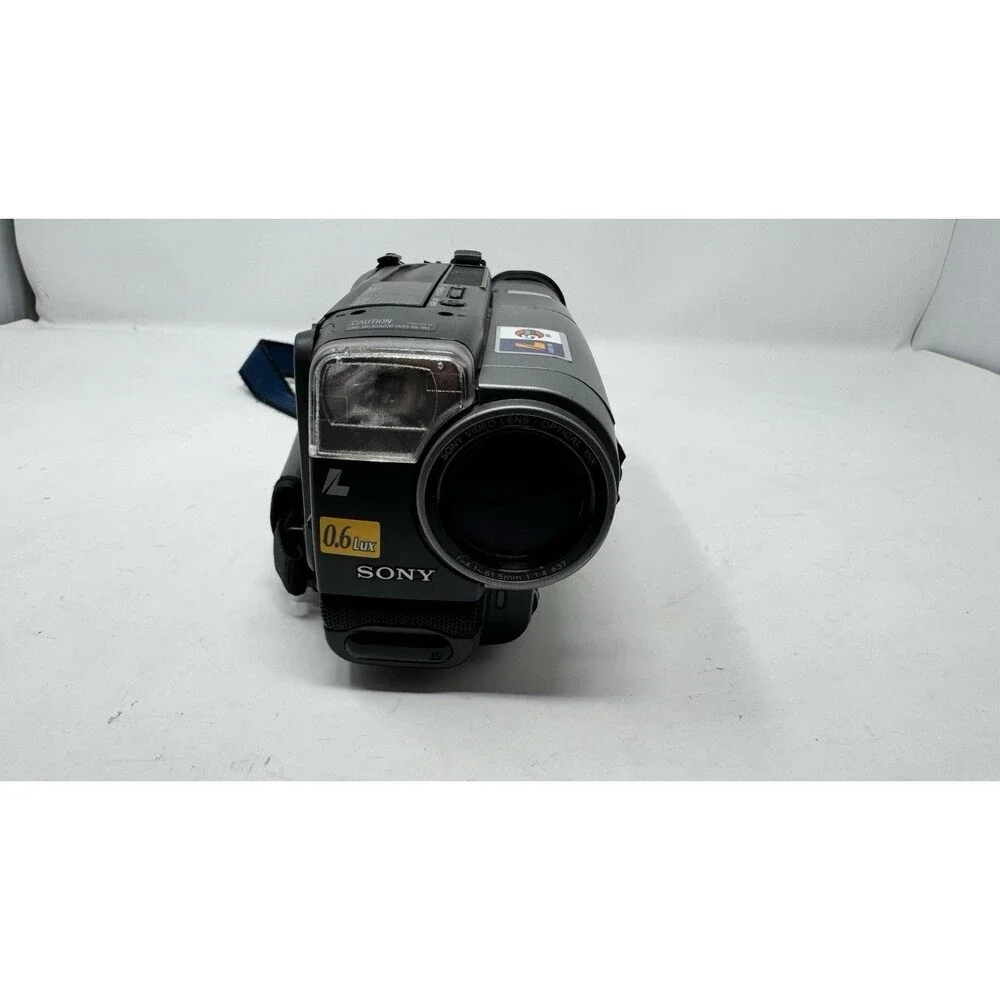 Sony Handycam CCD-TR86 8mm 30 X Digital Zoom Handheld Video Camera Parts Only!